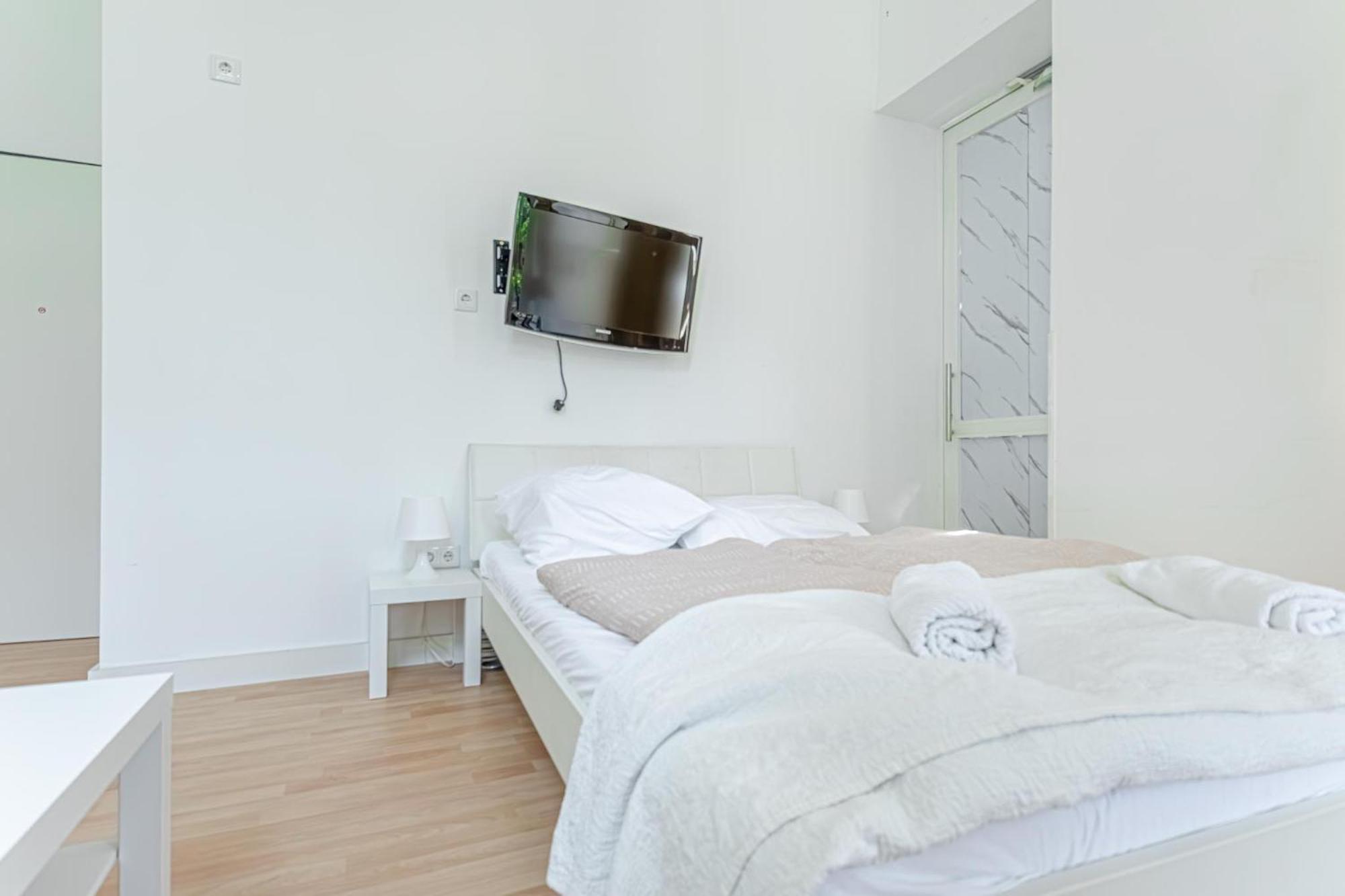 Loevly Shared 6Br With Garden Near Danube & Millenium City เวียนนา ภายนอก รูปภาพ